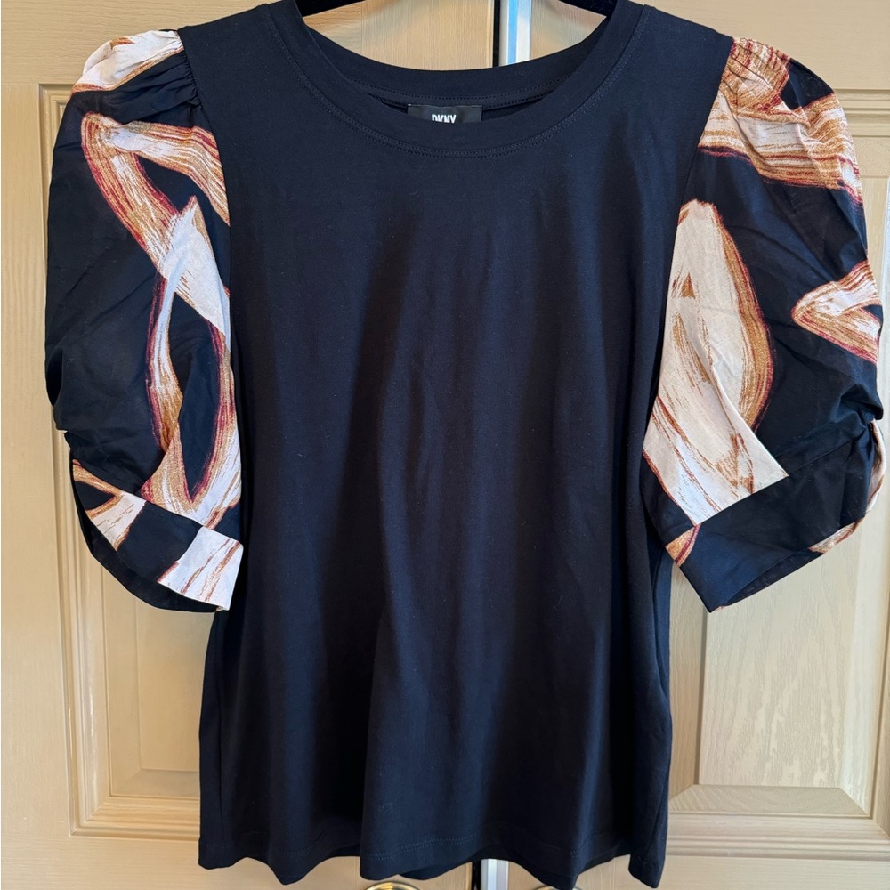NWT!! DKNY!! Puff sleeve Top!